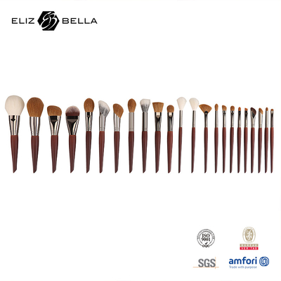 Une brosse de maquillage de qualité professionnelle avec poignée en bois, des brosses cosmétiques de luxe, commandes OEM bienvenue