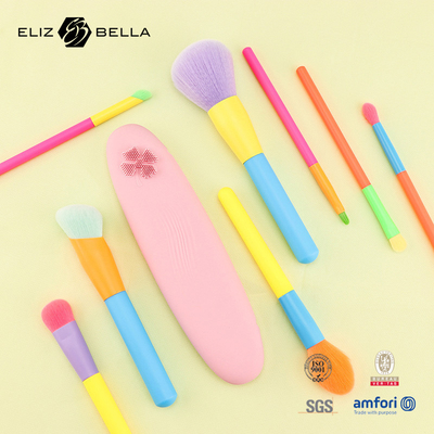 Ensemble de pinceaux de maquillage de style cosmétique coloré, essentiel pour les soins de beauté, faire des outils et des pinceaux pour professionnels