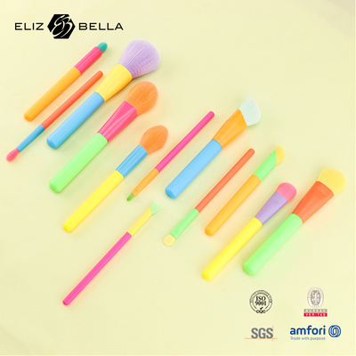 Ensemble de pinceaux de maquillage de style cosmétique coloré, essentiel pour les soins de beauté, faire des outils et des pinceaux pour professionnels
