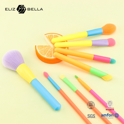 Ensemble de pinceaux de maquillage de style cosmétique coloré, essentiel pour les soins de beauté, faire des outils et des pinceaux pour professionnels