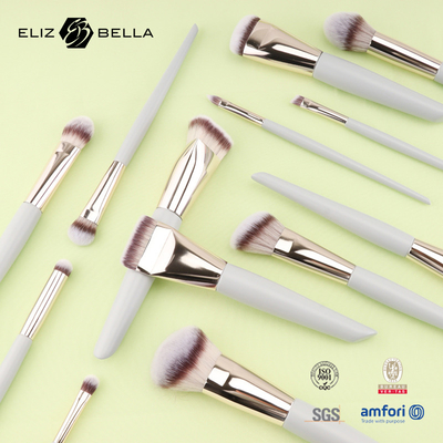 Des pinceaux de maquillage de luxe dans plusieurs modèles pour un kit de maquillage cosmétique