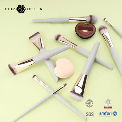 Des pinceaux de maquillage de luxe dans plusieurs modèles pour un kit de maquillage cosmétique