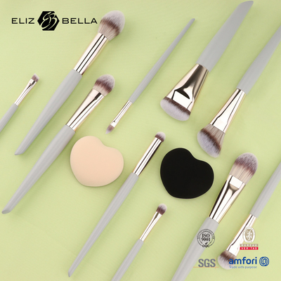 Des pinceaux de maquillage de luxe dans plusieurs modèles pour un kit de maquillage cosmétique