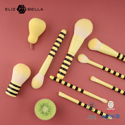 Des pinceaux de maquillage professionnels de luxe, des kits de maquillage avec des cheveux synthétiques et une poignée en bois