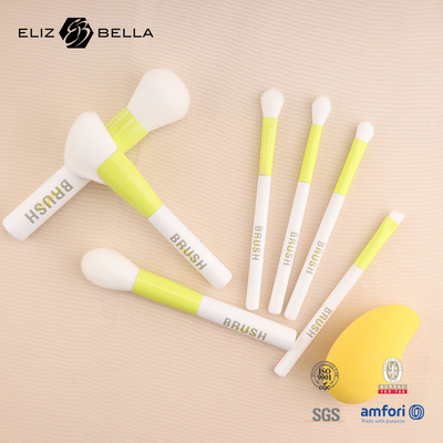 Des pinceaux de maquillage 100% végétaliens et adaptés aux animaux. Doux, durables et fabriqués de manière responsable.
