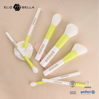 Des pinceaux de maquillage 100% végétaliens et adaptés aux animaux. Doux, durables et fabriqués de manière responsable.