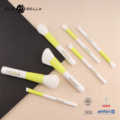 Des pinceaux de maquillage 100% végétaliens et adaptés aux animaux. Doux, durables et fabriqués de manière responsable.