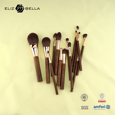 Un ensemble de pinceaux de maquillage personnalisable pour les professionnels