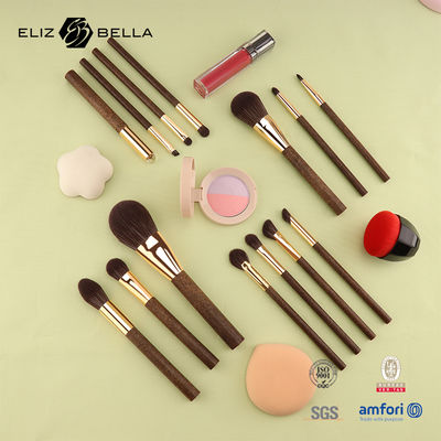 Un ensemble de pinceaux de maquillage personnalisable pour les professionnels