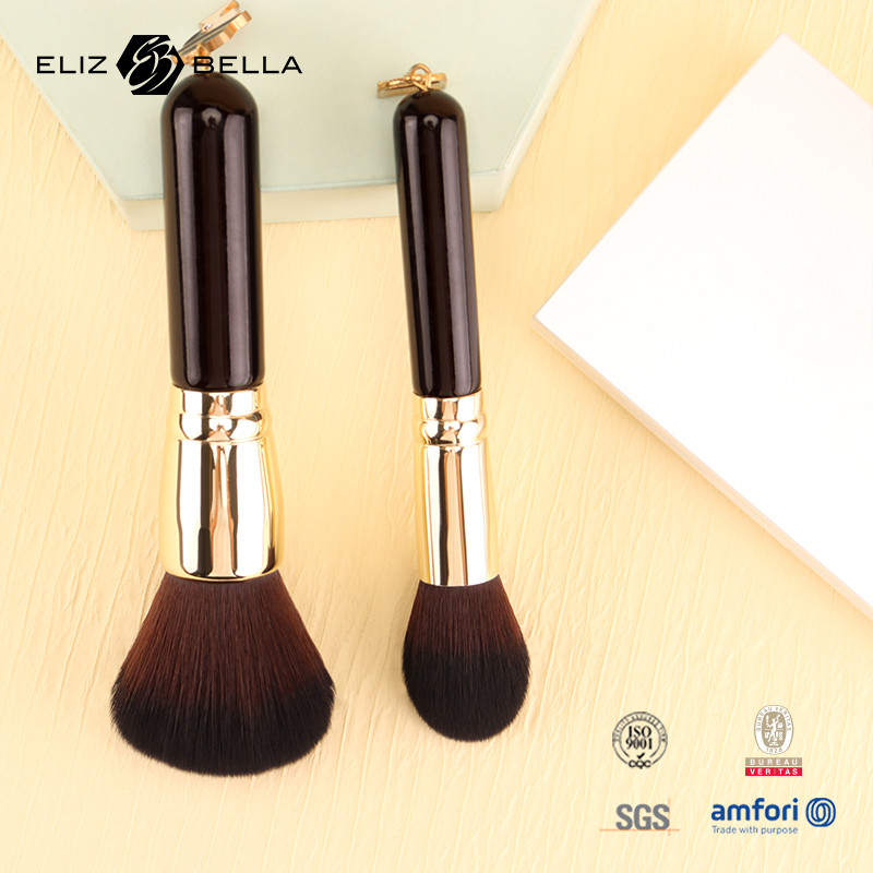 5 pièces de pinceau personnalisable pour le maquillage de voyage, manche en bois, ferrule en aluminium et 100% de cheveux synthétiques.
