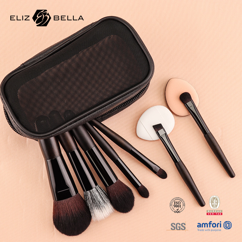 Un kit de pinceau de maquillage à la mode, un ajout parfait à votre collection, petit pinceau avec sac cosmétique fermeture à glissière