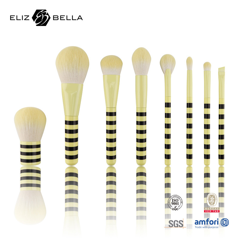 Des pinceaux de maquillage de luxe avec poils synthétiques et poignée en bois pour salon/maison/cadeau