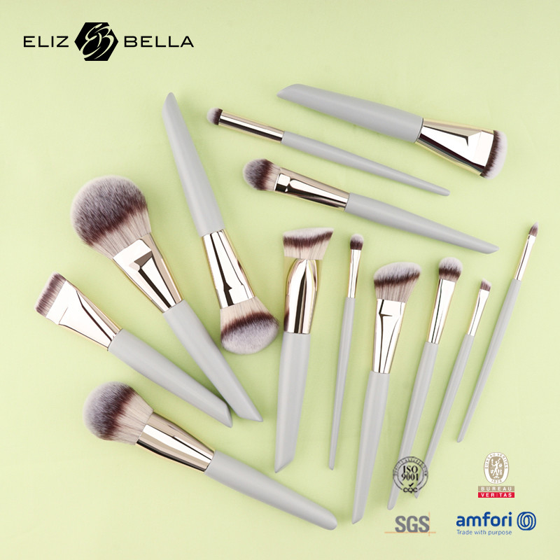 Mini ensemble de pinceaux de maquillage pour les voyages 5PCS pinceaux cosmétiques végétaliens et sans cruauté pour le visage et les yeux
