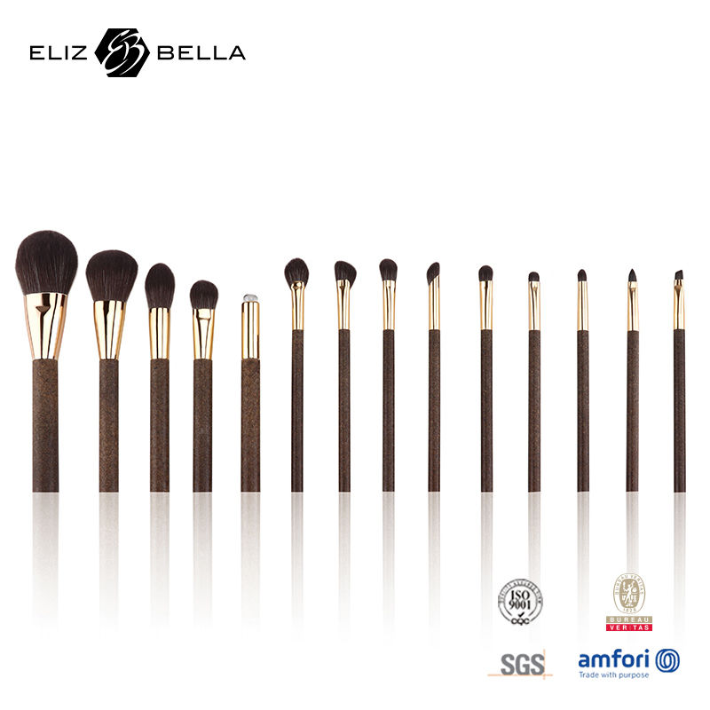 Un ensemble de pinceaux de maquillage personnalisable pour les professionnels